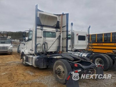 Trzecie zdjęcie samochodu z tyłu: 2017 VOLVO VNL SEMI TRUCK VIN:4V4N39TG5HN988079 - miniatura