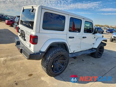 Trzecie zdjęcie samochodu z tyłu: 2022 JEEP WRANGLER UNLIMITED SAHARA VIN:1C4HJXEN0NW251764 - miniatura