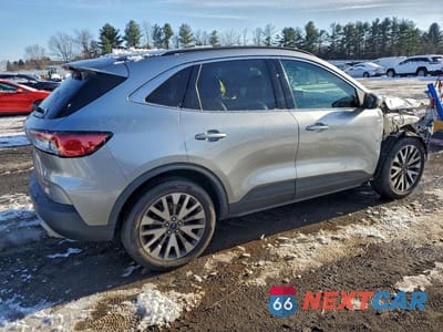 Trzecie zdjęcie samochodu z tyłu: 2021 FORD ESCAPE TITANIUM VIN:1FMCU9J97MUA57597 - miniatura