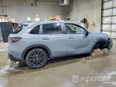 Trzecie zdjęcie samochodu z tyłu: 2025 HONDA HR-V SPORT VIN:3CZRZ2H52SM790601 - miniatura