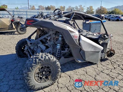 Czwarte zdjęcie samochodu z boku: 2018 CAN-AM MAVERICK X3 UTILITY VEHICLE VIN:3JBVXAW21JK000389 - miniatura