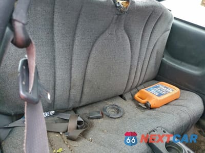 Zdjęcie 10 z 12 samochodu: 2001 CHEVROLET CAVALIER VIN:1G1JC124017157966 - miniatura