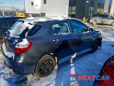 Trzecie zdjęcie samochodu z tyłu: 2010 TOYOTA MATRIX VIN:2T1KU4EE3AC437233 - miniatura