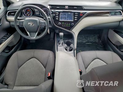 Zdjęcie 8 z 15 samochodu: 2018 TOYOTA CAMRY L VIN:4T1B11HK8JU025462 - miniatura