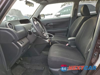 Zdjęcie 7 z 12 samochodu: 2008 TOYOTA SCION XB VIN:JTLKE50EX81000391 - miniatura