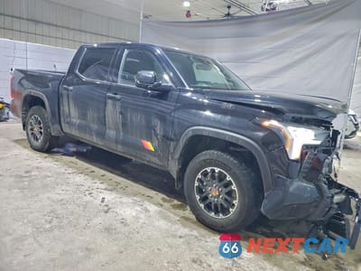 Czwarte zdjęcie samochodu z boku: 2025 TOYOTA TUNDRA CREWMAX LIMITED VIN:5TFWA5DB8SX333315 - miniatura