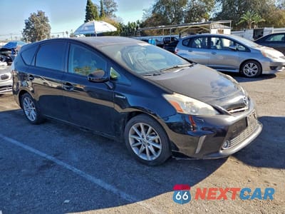 Czwarte zdjęcie samochodu z boku: 2013 TOYOTA PRIUS V VIN:JTDZN3EU9D3235412 - miniatura