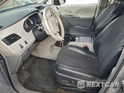 Zdjęcie 7 z 13 samochodu: 2012 TOYOTA SIENNA SPORT VIN:5TDXK3DC8CS210622 - miniatura