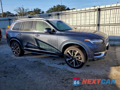 Czwarte zdjęcie samochodu z boku: 2023 VOLVO XC90 PLUS VIN:YV4062PNXP1902510 - miniatura