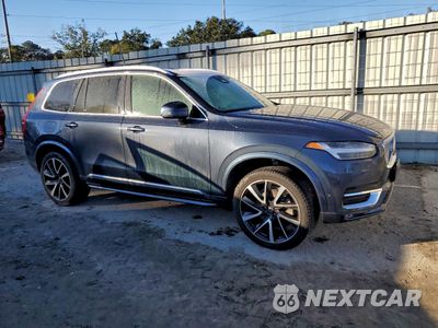 Czwarte zdjęcie samochodu z boku: 2023 VOLVO XC90 PLUS VIN:YV4062PNXP1902510 - miniatura