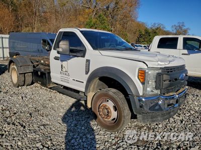 Czwarte zdjęcie samochodu z boku: 2017 FORD F550 SUPER DUTY TRUCK CAB AND CHASSIS VIN:1FDUF5HT0HDA05680 - miniatura