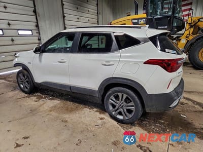 Drugie zdjęcie samochodu z przodu: 2021 KIA SELTOS S VIN:KNDEUCAAXM7146132 - miniatura