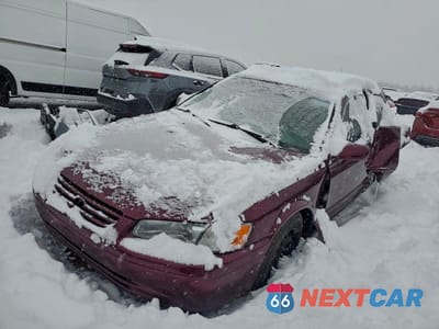 1998 TOYOTA CAMRY LE 4T1BG22K1WU354105 - główne zdjęcie licytacji z USA - miniatura