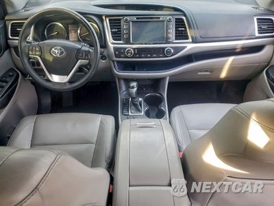 Zdjęcie 8 z 14 samochodu: 2016 TOYOTA HIGHLANDER XLE VIN:5TDJKRFH6GS242184 - miniatura