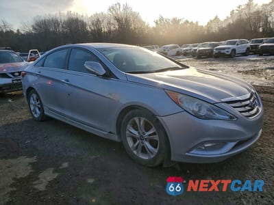 Czwarte zdjęcie samochodu z boku: 2011 HYUNDAI SONATA SE VIN:5NPEC4AC3BH001761 - miniatura