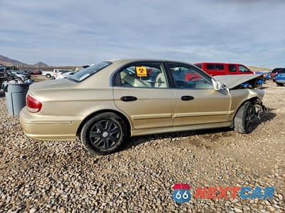 Trzecie zdjęcie samochodu z tyłu: 2002 HYUNDAI SONATA BASE VIN:KMHWF25S42A668777 - miniatura