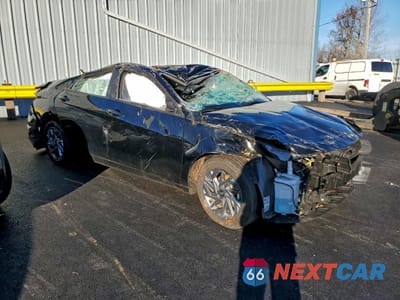 Czwarte zdjęcie samochodu z boku: 2024 HYUNDAI ELANTRA SEL VIN:KMHLM4DG2RU750467 - miniatura