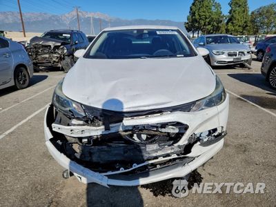 Piąte zdjęcie samochodu w środku: 2018 CHEVROLET CRUZE LT VIN:1G1BE5SM6J7243949 - miniatura