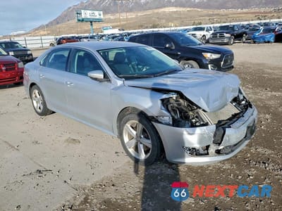 Czwarte zdjęcie samochodu z boku: 2012 VOLKSWAGEN PASSAT SE VIN:1VWBP7A30CC073813 - miniatura