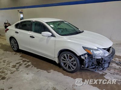 Czwarte zdjęcie samochodu z boku: 2018 NISSAN ALTIMA 2.5 VIN:1N4AL3APXJC254457 - miniatura
