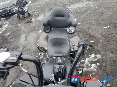 Piąte zdjęcie samochodu w środku: 2021 HARLEY-DAVIDSON FLTRK VIN:1HD1KZF15MB666220 - miniatura