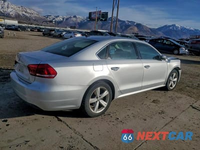 Trzecie zdjęcie samochodu z tyłu: 2012 VOLKSWAGEN PASSAT SE VIN:1VWBP7A30CC073813 - miniatura