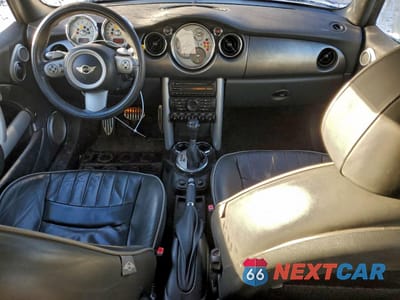 Zdjęcie 8 z 13 samochodu: 2006 MINI COOPER S VIN:WMWRE33536TJ33227 - miniatura