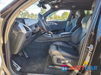 Zdjęcie 7 z 15 samochodu: 2023 BMW XM VIN:5YM23CS09P9S20894 - miniatura