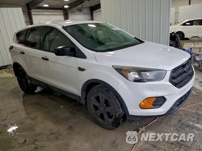 Czwarte zdjęcie samochodu z boku: 2019 FORD ESCAPE S VIN:1FMCU0F78KUB48040 - miniatura