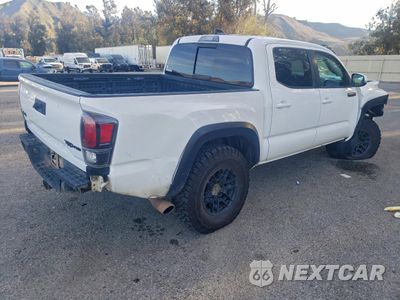 Trzecie zdjęcie samochodu z tyłu: 2020 TOYOTA TACOMA DOUBLE CAB VIN:5TFCZ5AN2LX225655 - miniatura