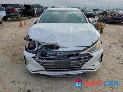 Piąte zdjęcie samochodu w środku: 2019 HYUNDAI ELANTRA SE VIN:5NPD74LF1KH420005 - miniatura