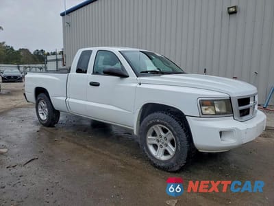 Czwarte zdjęcie samochodu z boku: 2010 DODGE DAKOTA SXT VIN:1D7CE3BK1AS151178 - miniatura