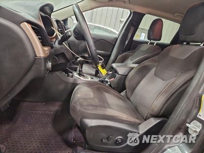 Zdjęcie 7 z 14 samochodu: 2017 JEEP CHEROKEE LATITUDE VIN:1C4PJMCS5HW618570 - miniatura
