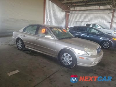 Czwarte zdjęcie samochodu z boku: 2005 HYUNDAI SONATA GL VIN:KMHWF25S25A204097 - miniatura