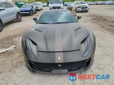 Piąte zdjęcie samochodu w środku: 2018 FERRARI 812 SUPERFAST VIN:ZFF83CLA6J0235697 - miniatura
