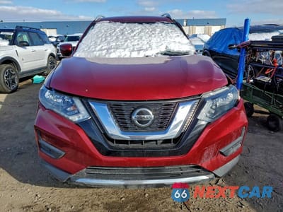 Piąte zdjęcie samochodu w środku: 2018 NISSAN ROGUE S VIN:5N1AT2MV1JC806602 - miniatura