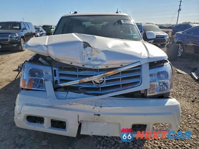 Piąte zdjęcie samochodu w środku: 2005 CADILLAC ESCALADE ESV VIN:3GYFK66N35G232227 - miniatura