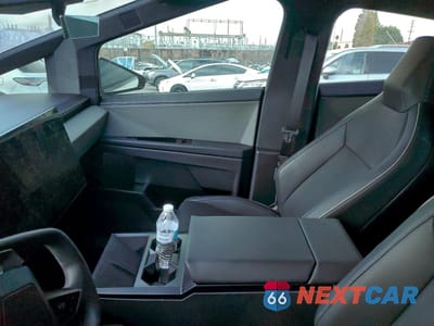 Zdjęcie 8 z 13 samochodu: 2024 TESLA CYBERTRUCK VIN:7G2CEHED8RA056642 - miniatura