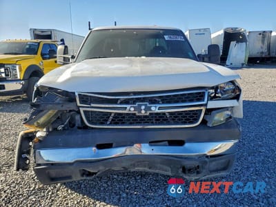 Piąte zdjęcie samochodu w środku: 2006 CHEVROLET SILVERADO UTILITY / SERVICE TRUCK VIN:1GCHC29U46E132458 - miniatura