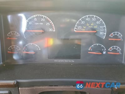 Zdjęcie 8 z 10 samochodu: 2016 VOLVO VN VNL VIN:4V4NC9EH1GN950580 - miniatura