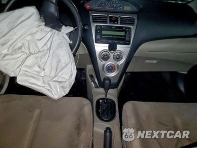 Zdjęcie 8 z 14 samochodu: 2008 TOYOTA YARIS VIN:JTDBT923X81291639 - miniatura