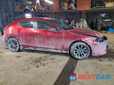 Czwarte zdjęcie samochodu z boku: 2021 MAZDA 3 PREFERRED VIN:JM1BPBLL3M1336408 - miniatura