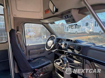 Piąte zdjęcie samochodu w środku: 2014 FORD ECONOLINE E350 SUPER DUTY CUTAWAY VAN VIN:1FDEE3FL1EDA72850 - miniatura