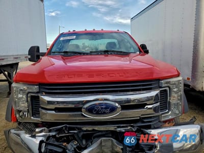 Piąte zdjęcie samochodu w środku: 2019 FORD F550 SUPER DUTY VIN:1FDUF5GTXKEC17683 - miniatura