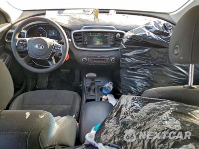 Zdjęcie 8 z 12 samochodu: 2019 KIA SORENTO LX VIN:5XYPG4A5XKG581192 - miniatura
