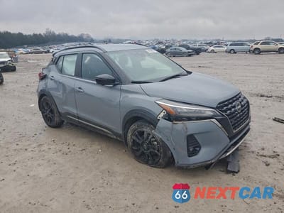 Czwarte zdjęcie samochodu z boku: 2022 NISSAN KICKS SR VIN:3N1CP5DV8NL500545 - miniatura