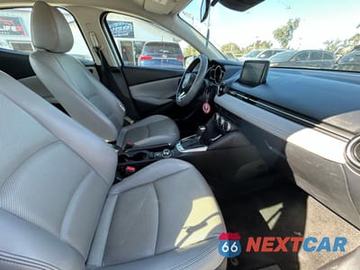 Piąte zdjęcie samochodu w środku: 2019 TOYOTA YARIS L VIN:3MYDLBYV8KY509896 - miniatura