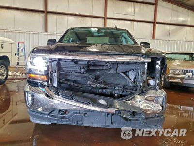 Piąte zdjęcie samochodu w środku: 2018 CHEVROLET SILVERADO K1500 LT VIN:2GCVKREC3J1108433 - miniatura