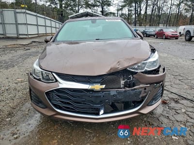 Piąte zdjęcie samochodu w środku: 2019 CHEVROLET CRUZE LS VIN:1G1BC5SM2K7137294 - miniatura