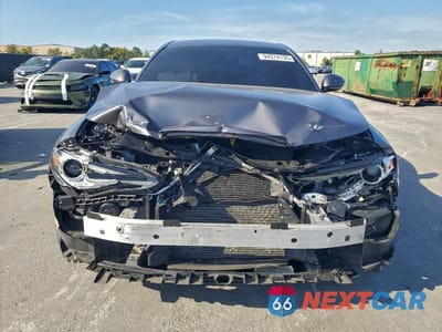 Piąte zdjęcie samochodu w środku: 2019 ALFA ROMEO GIULIA VIN:ZARFAMANXK7599319 - miniatura